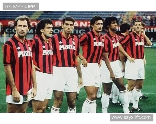 足球巨星同框：经典瞬间重叠展现足坛传奇人物的辉煌时刻