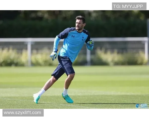 足球明星逗比头像女孩笑容满面展现青春活力与足球激情的完美融合